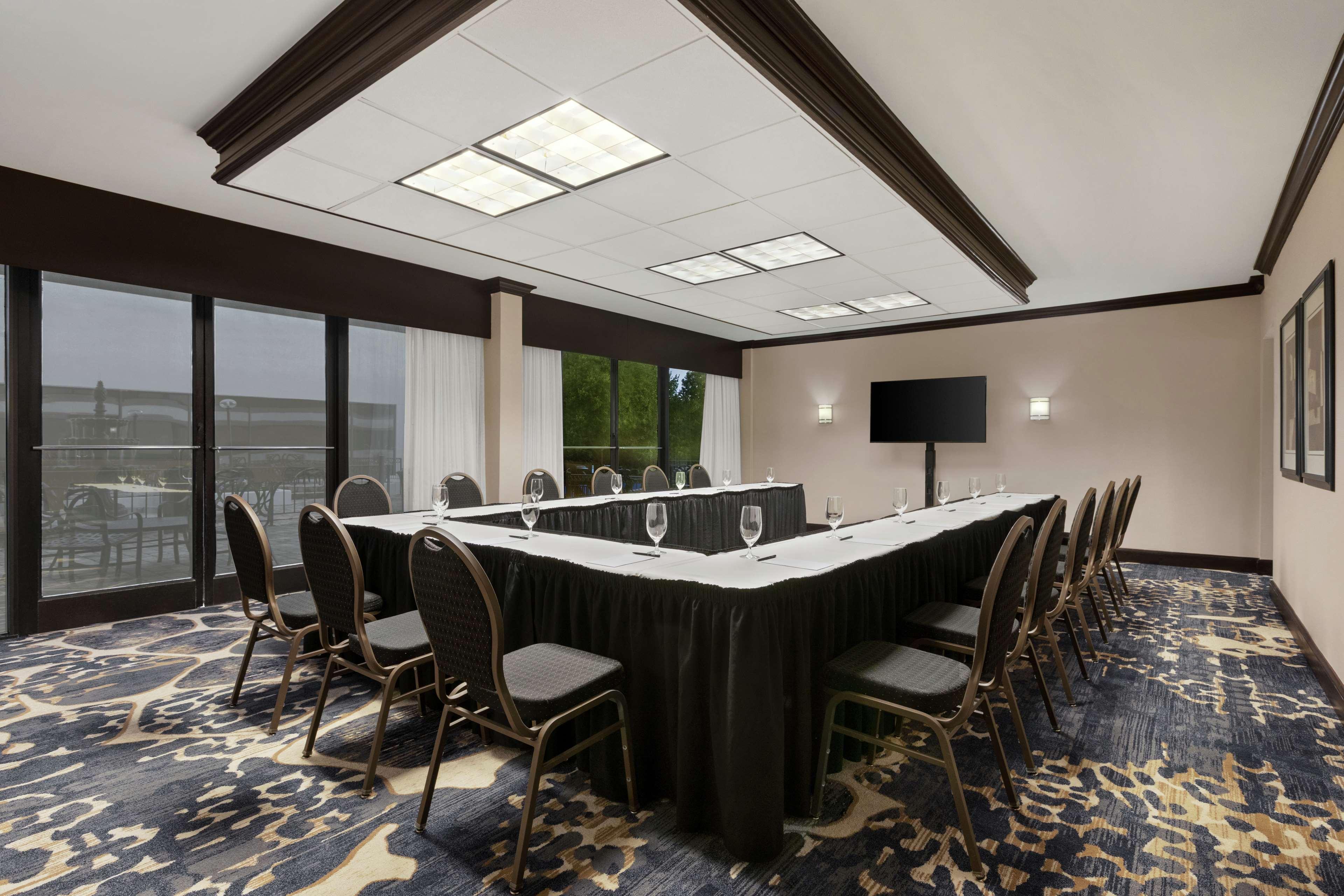 Doubletree By Hilton South Charlotte Tyvola Hotel Buitenkant foto