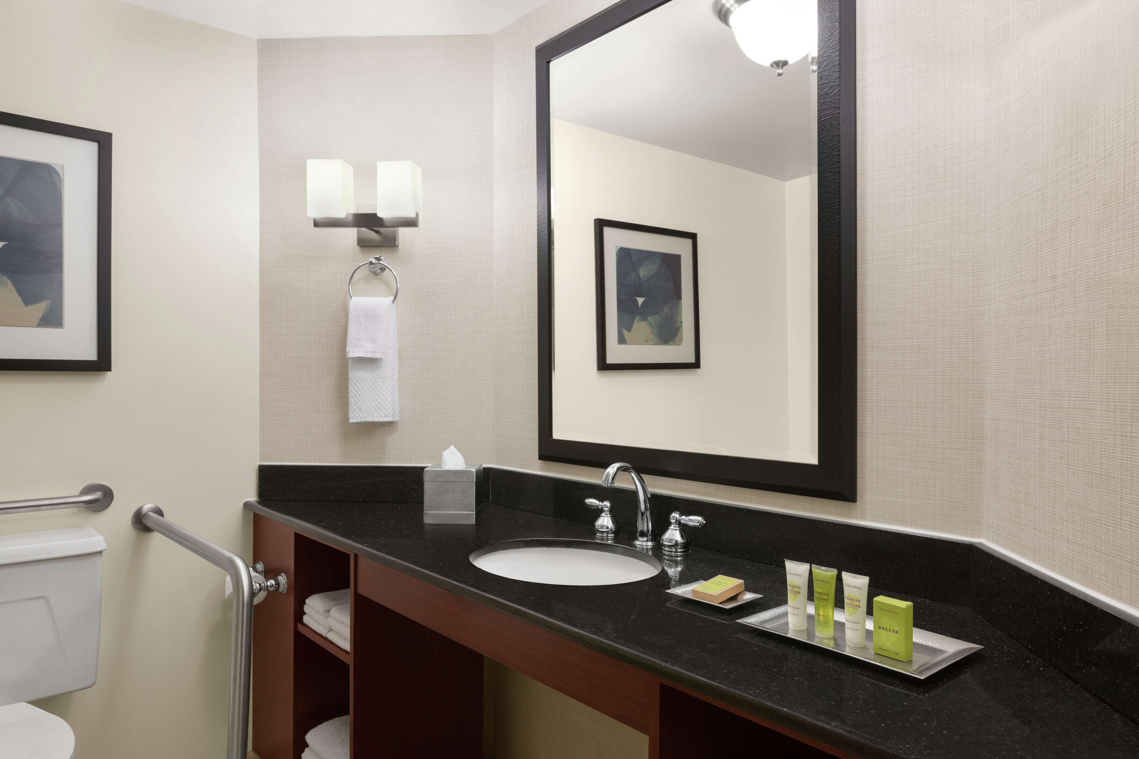 Doubletree By Hilton South Charlotte Tyvola Hotel Buitenkant foto