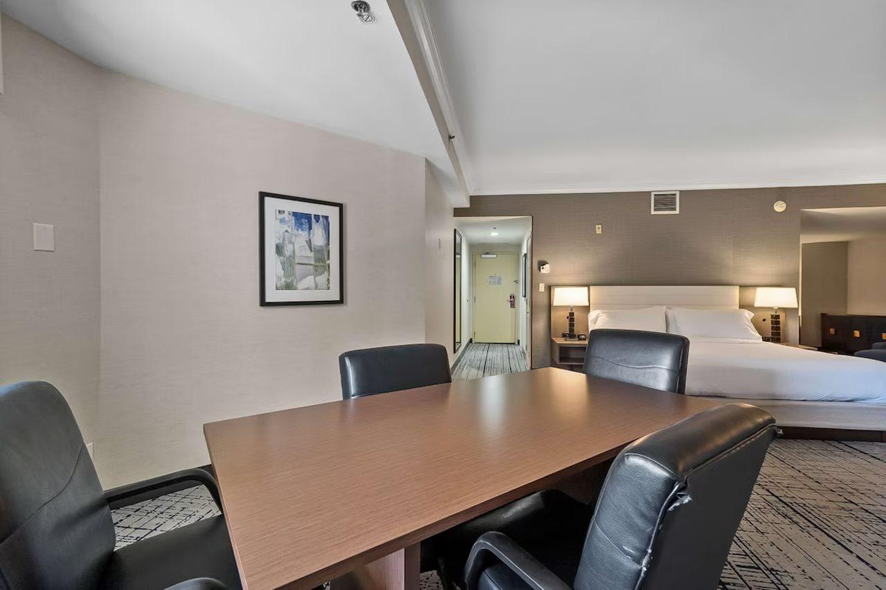 Doubletree By Hilton South Charlotte Tyvola Hotel Buitenkant foto