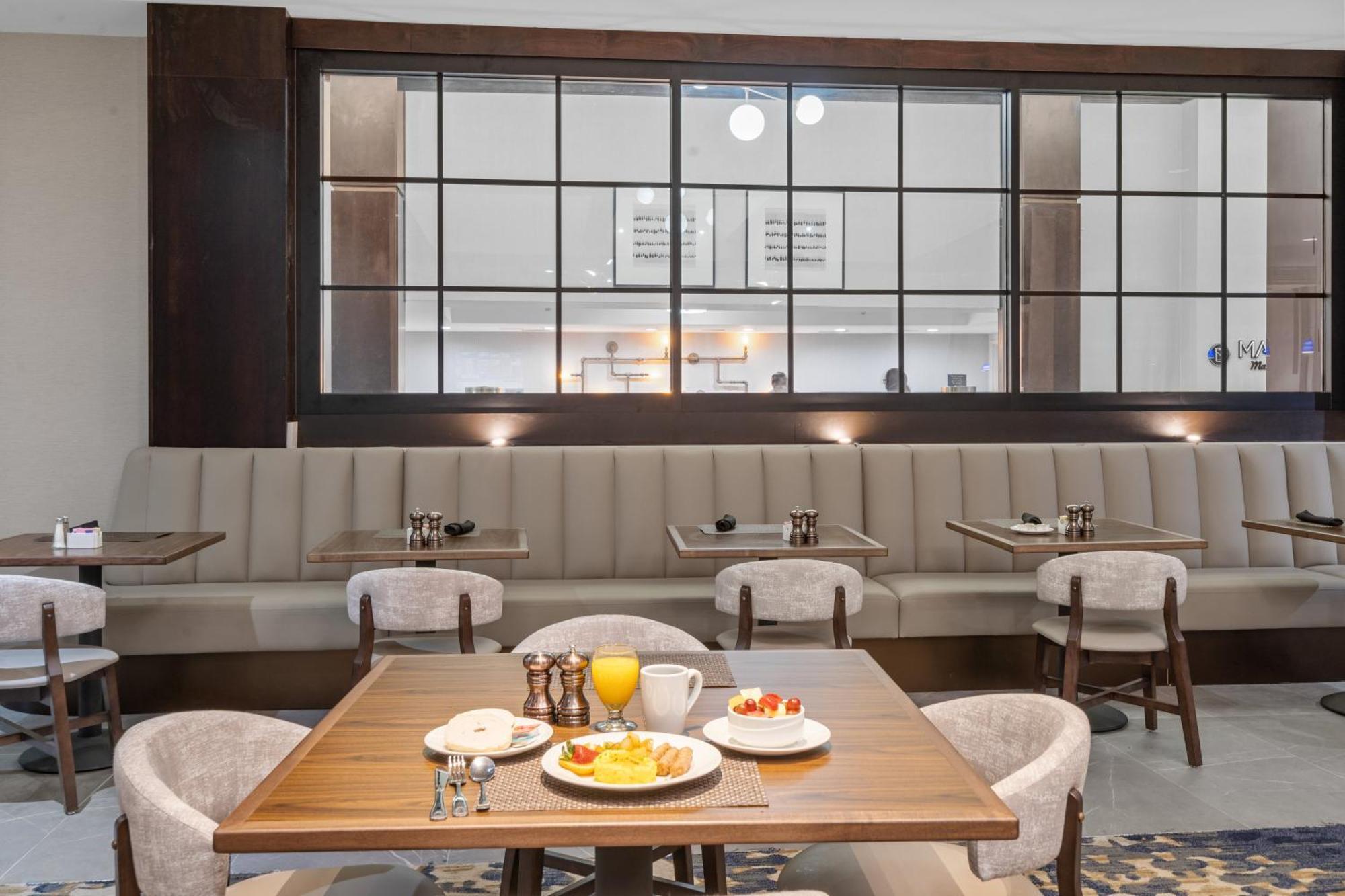 Doubletree By Hilton South Charlotte Tyvola Hotel Buitenkant foto