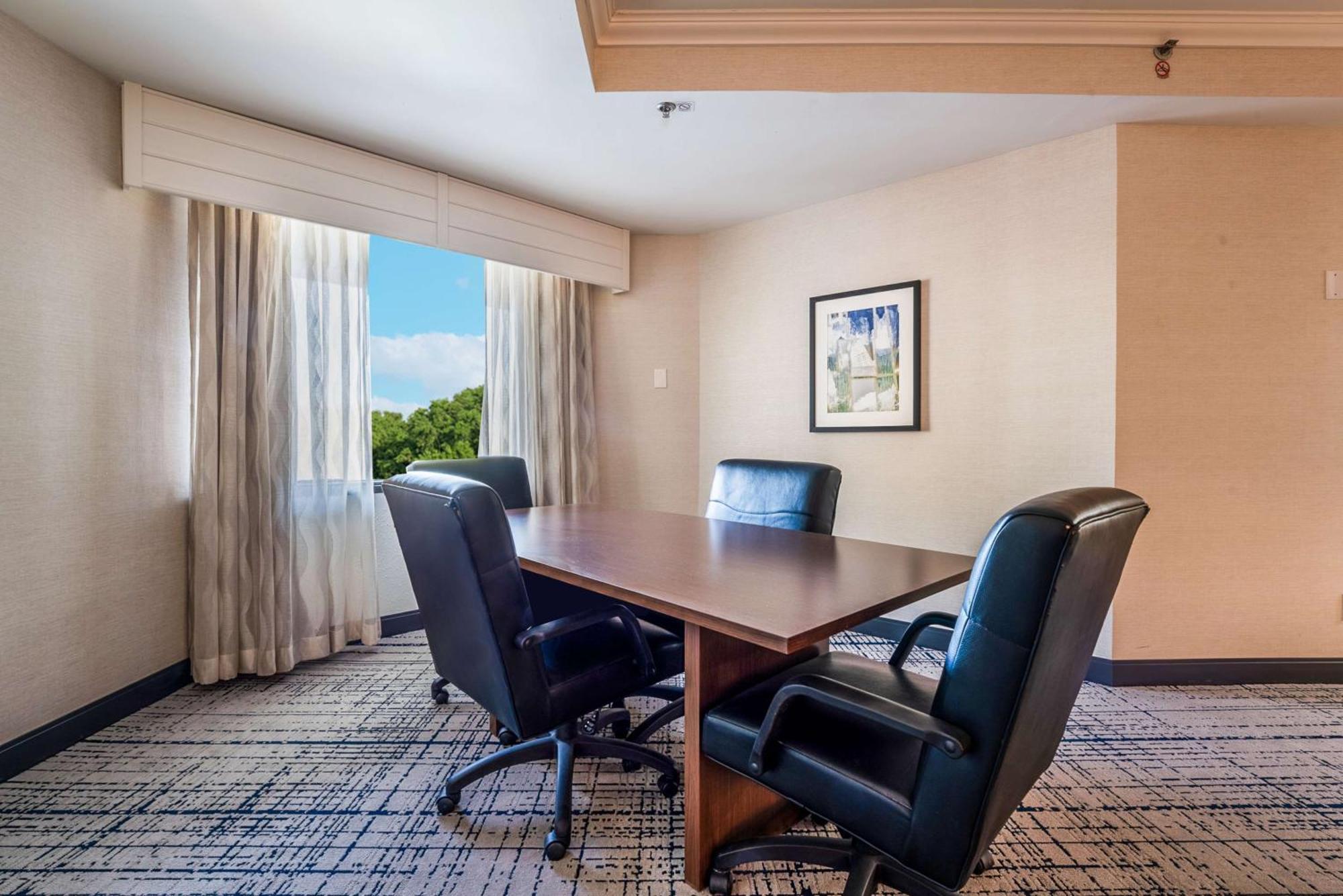 Doubletree By Hilton South Charlotte Tyvola Hotel Buitenkant foto