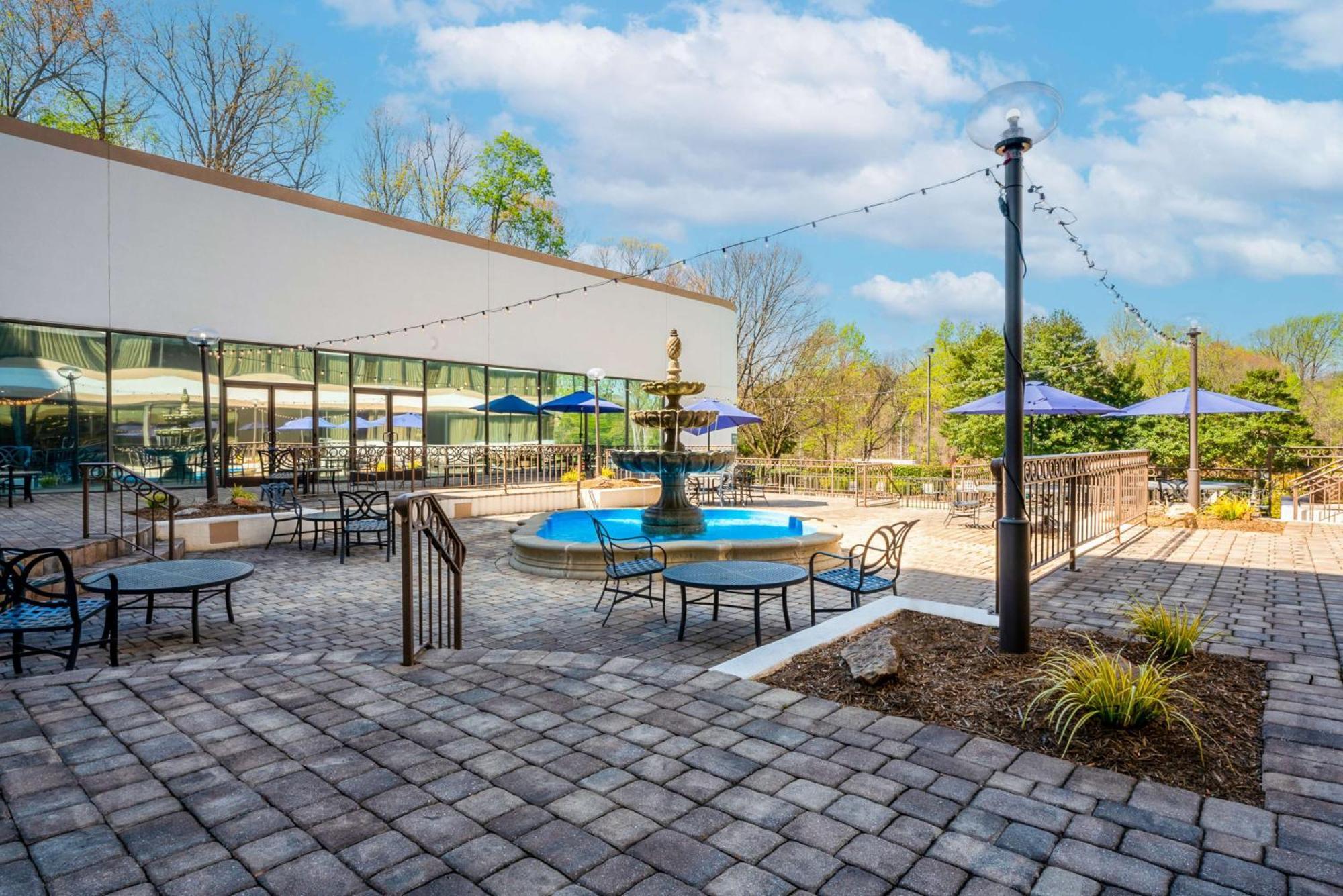 Doubletree By Hilton South Charlotte Tyvola Hotel Buitenkant foto