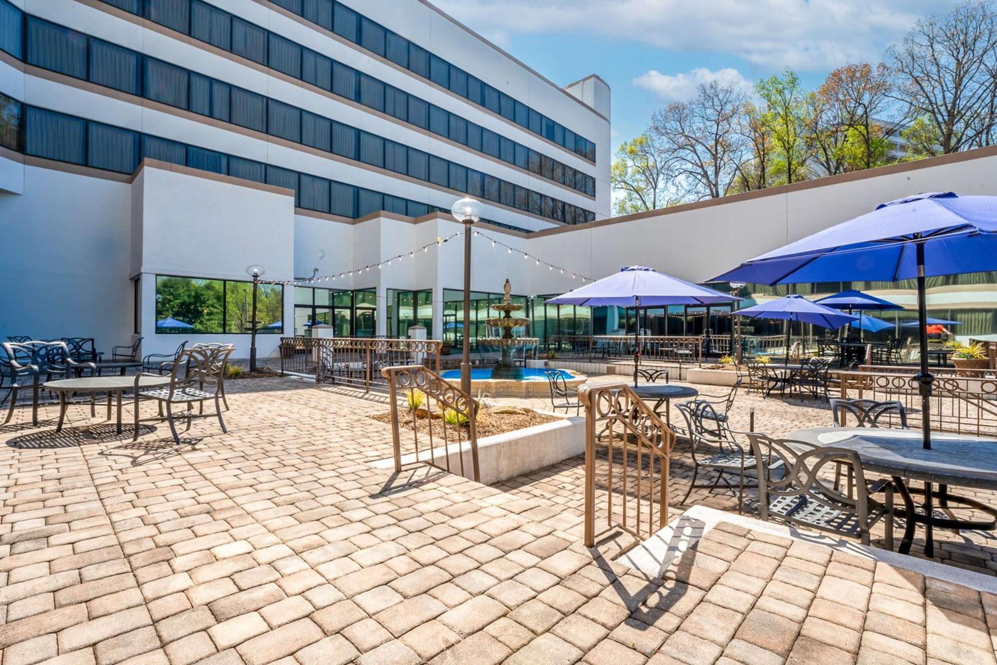 Doubletree By Hilton South Charlotte Tyvola Hotel Buitenkant foto